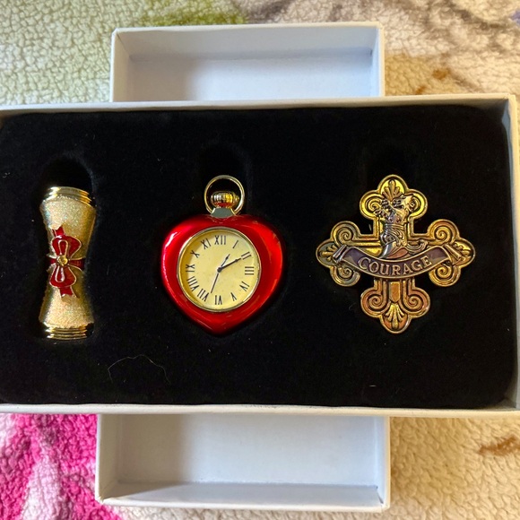 The Wizard of Oz 75th Anniversary Pin Set 3 Pins New In Box - Picture 3 of 6